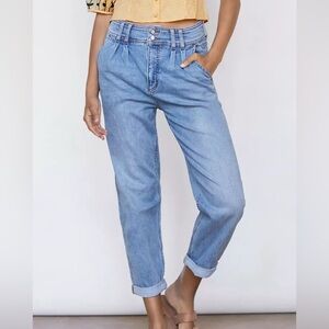 Anthropologie Pilcro Ultra High-Rise Pleated
Trouser Jeans Size 27 Petite